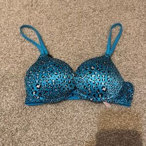 Victoria’s Secret pink brand blue leopard ultimate push up bra w crisscross hook